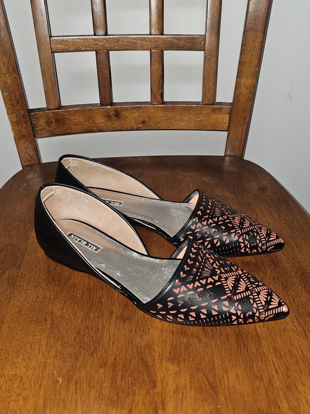 All Black Leather d'Orsay Pointed Toe Flats Artsy Print Leather Size 9 Coral